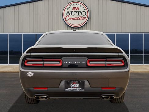 Used 2023 Dodge Challenger SXT image 6