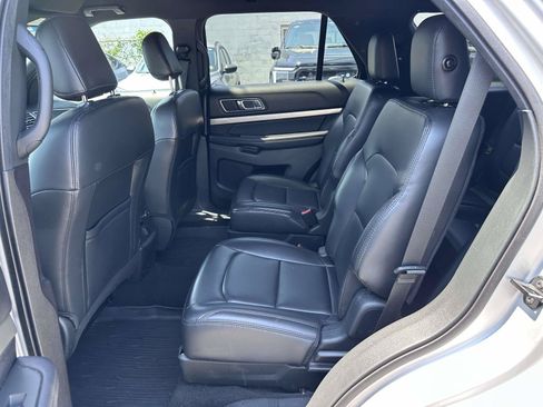Used 2019 Ford Explorer XLT w/ Equipment Group 202A AWD/4WD image 13