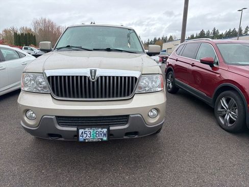Used 2004 Lincoln Navigator Luxury image 2