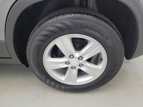 Used 2020 Chevrolet Trax LS w/ Tint and Cruise Package FWD image 31