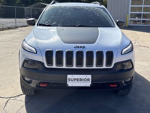 Used 2018 Jeep Cherokee Trailhawk image 10