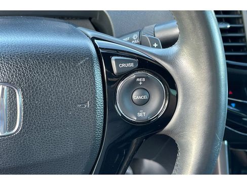 Used 2017 Honda Accord Sport image 35