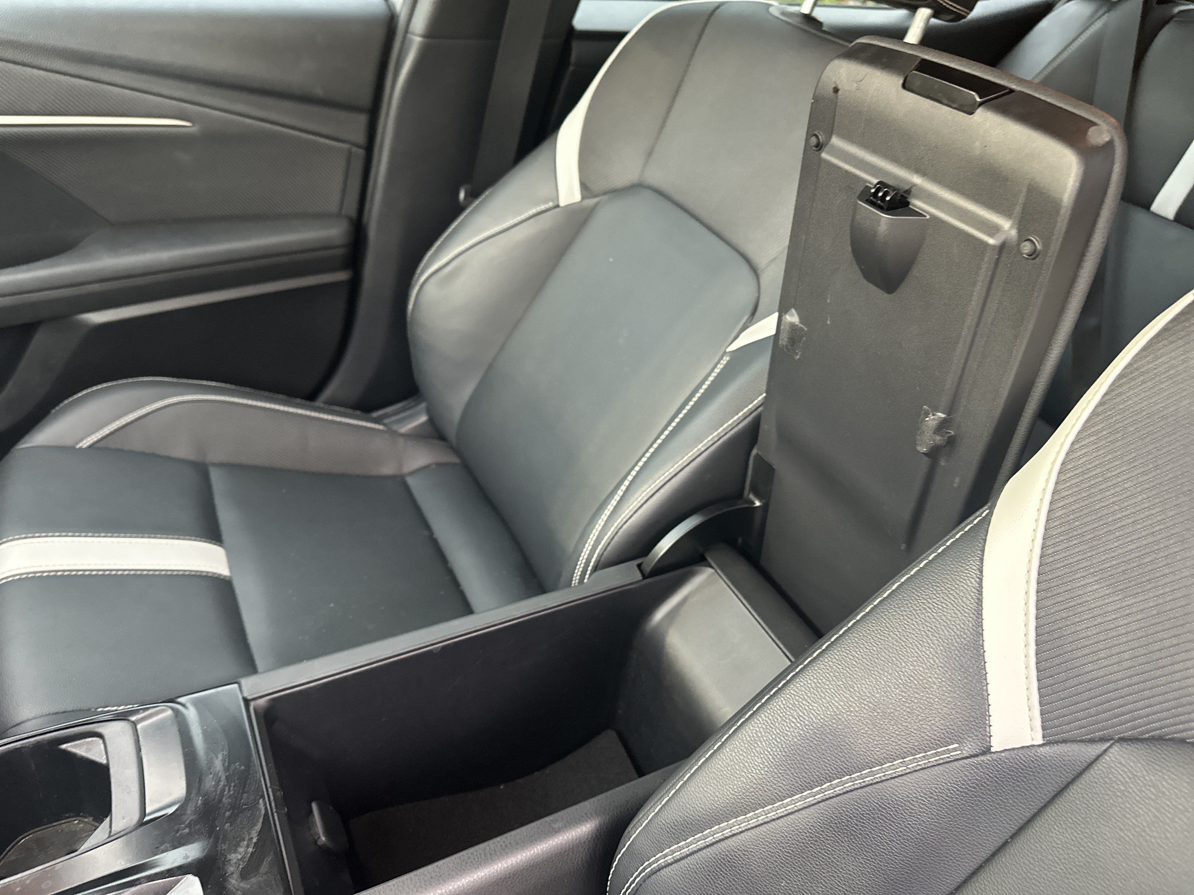 Used 2025 Toyota Camry SE w/ Convenience Package FWD image 25