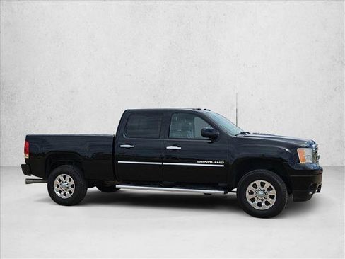 Used 2011 GMC Sierra 2500 Denali AWD/4WD image 4