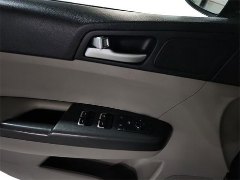 Used 2020 Kia Sportage LX image 17