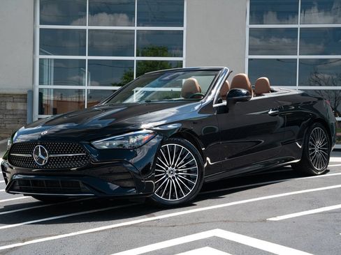 Used 2024 Mercedes-Benz CLE 300 4MATIC Cabriolet image 2