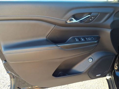 Used 2023 GMC Acadia SLT image 12