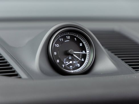 Certified 2026 Porsche Macan image 16