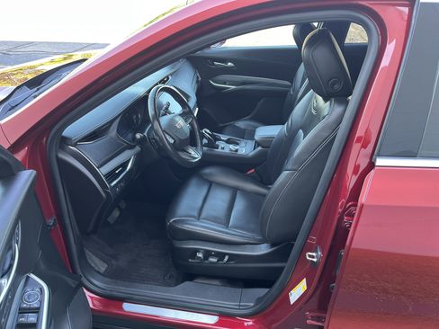 Used 2020 Cadillac XT4 Premium Luxury image 9