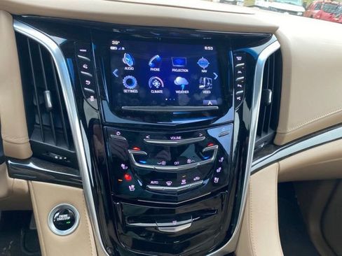 Used 2020 Cadillac Escalade Platinum AWD/4WD image 26