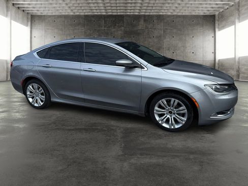 Used 2015 Chrysler 200 Limited w/ Comfort Group image 2