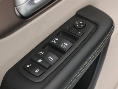 Used 2024 Chrysler Voyager LX image 19