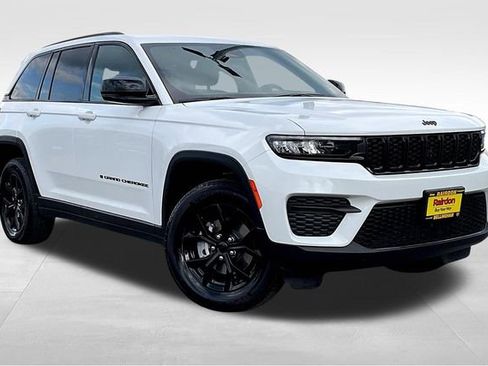 Used 2025 Jeep Grand Cherokee Altitude image 1