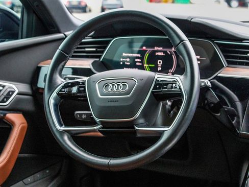 Used 2022 Audi e-tron Premium w/ Convenience Plus Package image 25