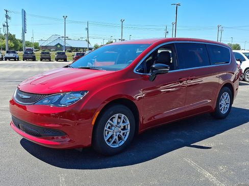 New 2026 Chrysler Voyager LX image 4