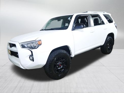 Used 2014 Toyota 4Runner SR5 AWD/4WD image 3