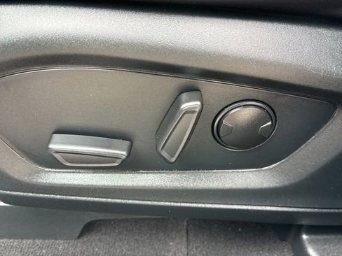Used 2023 Ford Explorer XLT w/ Equipment Group 202A AWD/4WD image 18