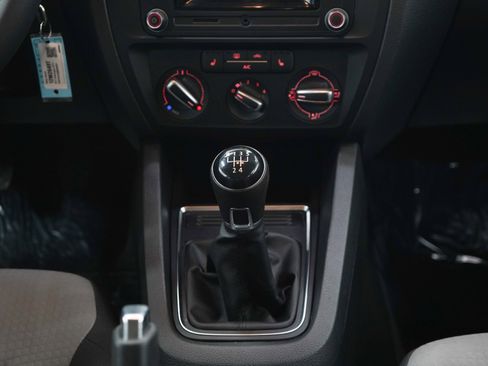 Used 2017 Volkswagen Jetta S w/ Jetta S Cold Weather Package FWD image 17