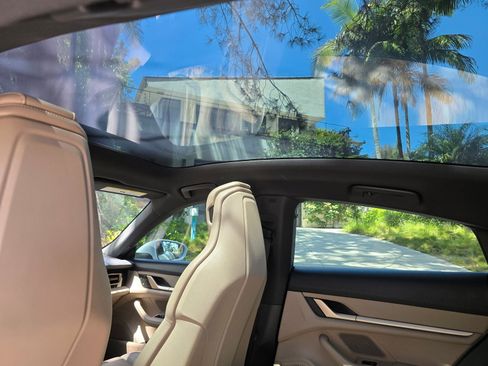 Used 2022 Porsche Taycan RWD image 27