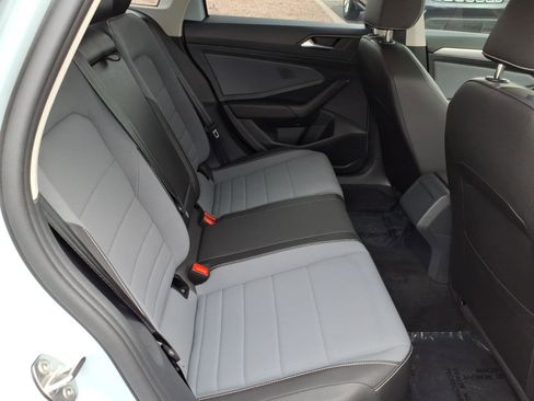 Certified 2025 Volkswagen Jetta SE w/ Sunroof Package image 14