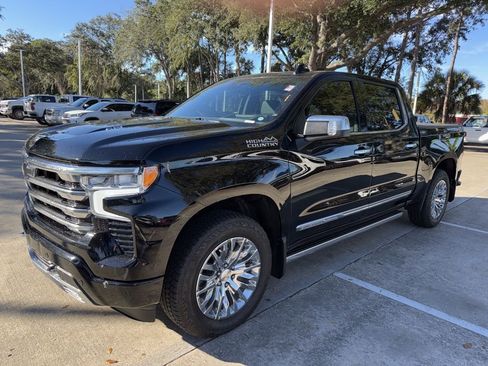 Used 2023 Chevrolet Silverado 1500 High Country w/ Technology Package image 3