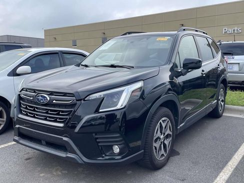 Used 2024 Subaru Forester Premium AWD/4WD image 2