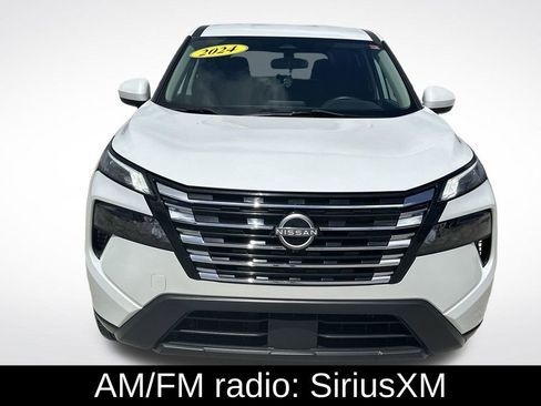 Used 2024 Nissan Rogue SV image 3