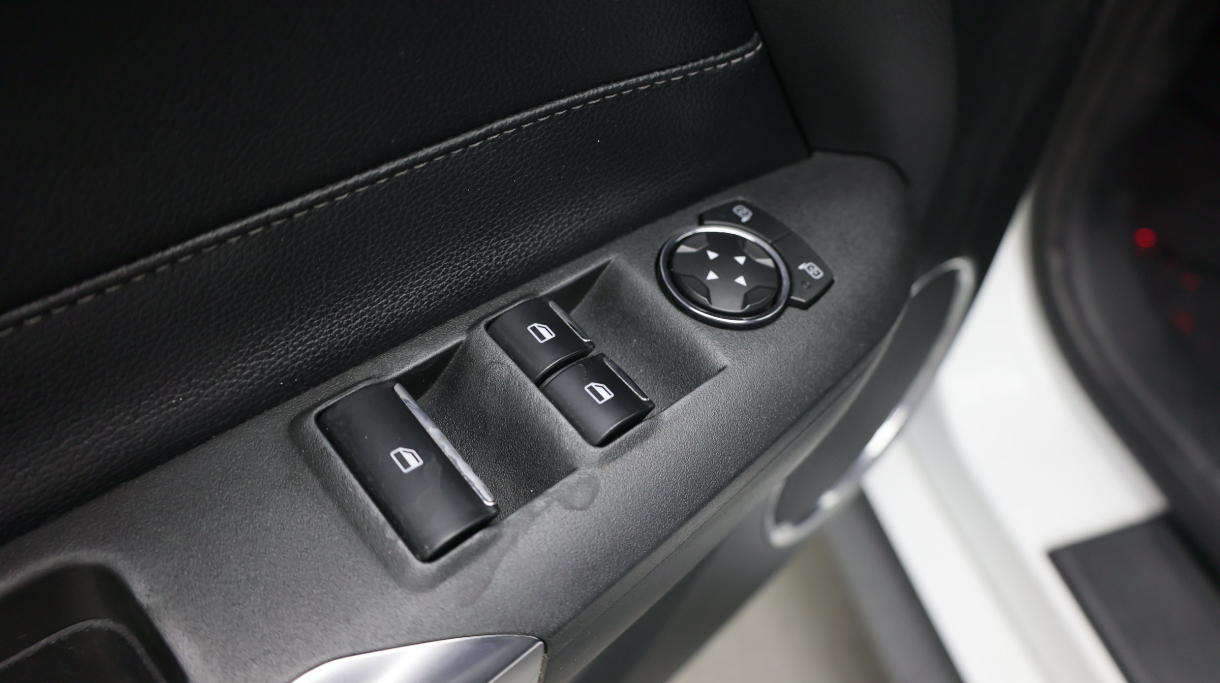 Used 2020 Ford Mustang Premium RWD image 8