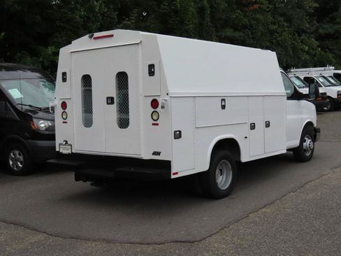 Used 2015 Chevrolet Express 3500 RWD image 9