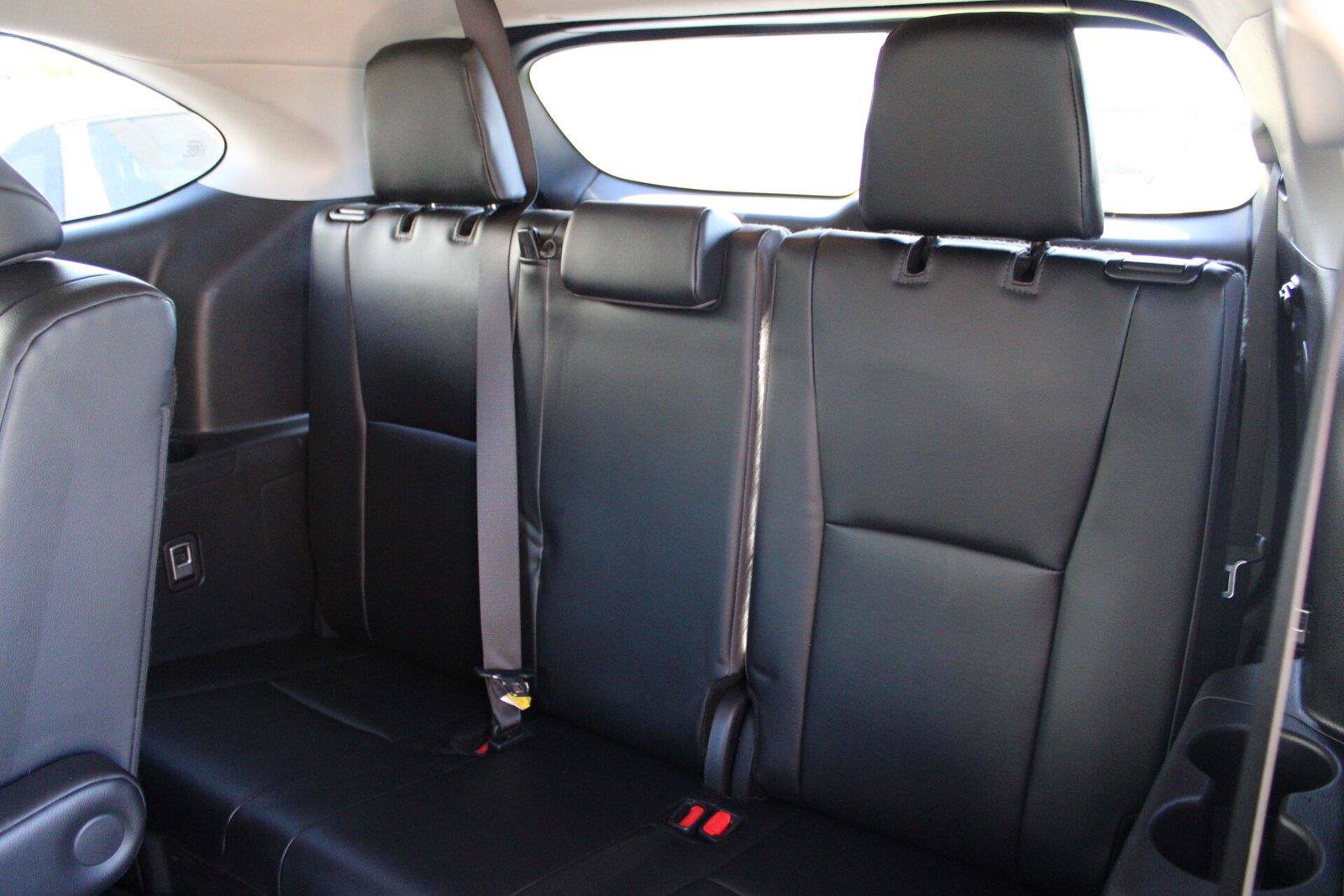 Used 2024 Toyota Highlander XLE AWD/4WD image 19