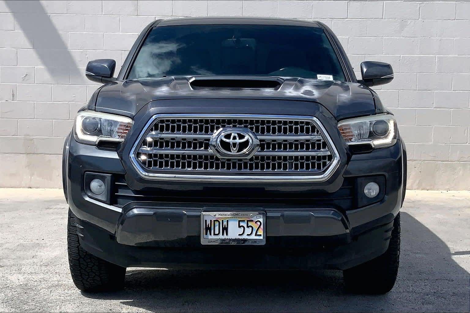 Used 2017 Toyota Tacoma TRD Sport RWD image 6