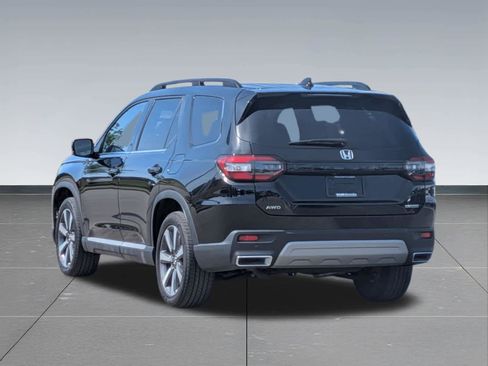 Certified 2025 Honda Pilot Touring image 3
