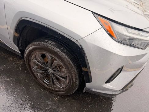 Used 2022 Toyota RAV4 SE w/ Convenience Package AWD/4WD image 4
