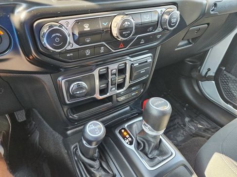 Used 2022 Jeep Gladiator Sport image 12