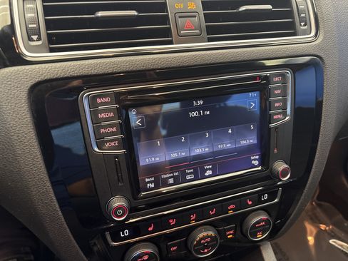 Used 2017 Volkswagen Jetta GLI FWD image 18
