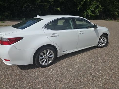 Used 2013 Lexus ES 300h w/ Luxury Pkg FWD image 13