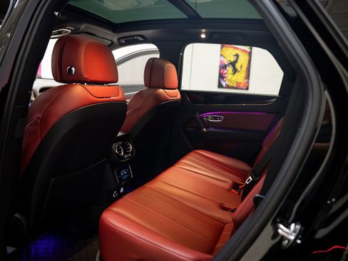 Used 2018 Bentley Bentayga image 8