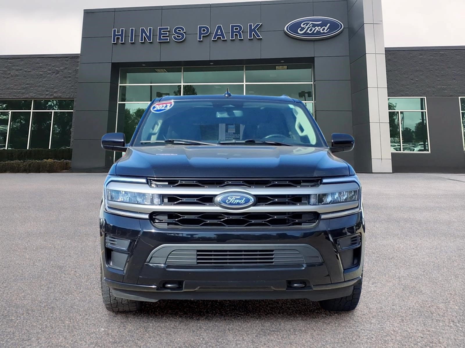 Used 2023 Ford Expedition XLT AWD/4WD image 2