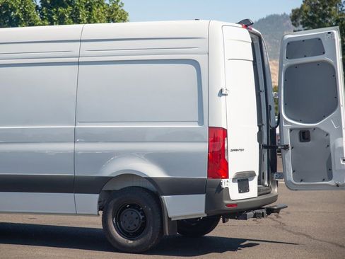 Used 2024 Mercedes-Benz Sprinter 144 Cargo image 17