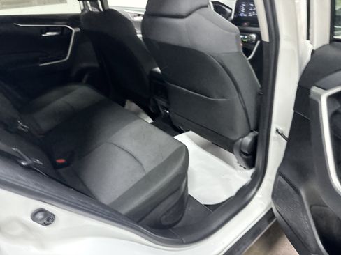 Used 2025 Toyota RAV4 XLE AWD/4WD image 30