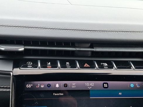 Used 2022 Jeep Grand Cherokee Overland w/ Luxury Tech Group IV image 31