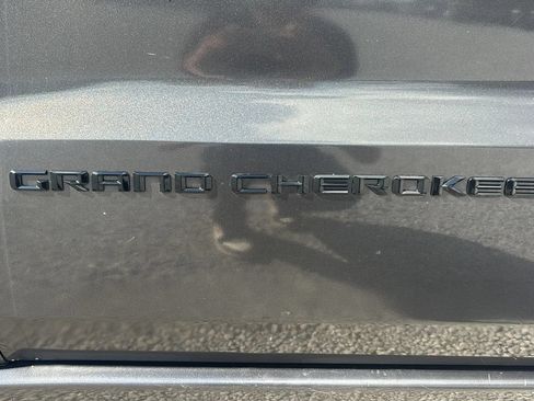 Used 2015 Jeep Grand Cherokee Altitude AWD/4WD image 14