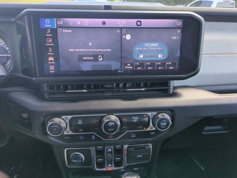Used 2024 Jeep Wrangler Unlimited AWD/4WD image 23