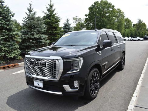 Used 2024 GMC Yukon XL Denali w/ Denali Reserve Package AWD/4WD image 3