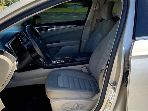 Used 2019 Ford Fusion SE image 7