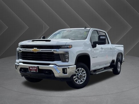 Used 2025 Chevrolet Silverado 2500 LT w/ Convenience Package AWD/4WD image 2