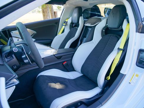 Used 2023 Chevrolet Corvette Stingray Premium Cpe w/ Z51 Performance Package image 3