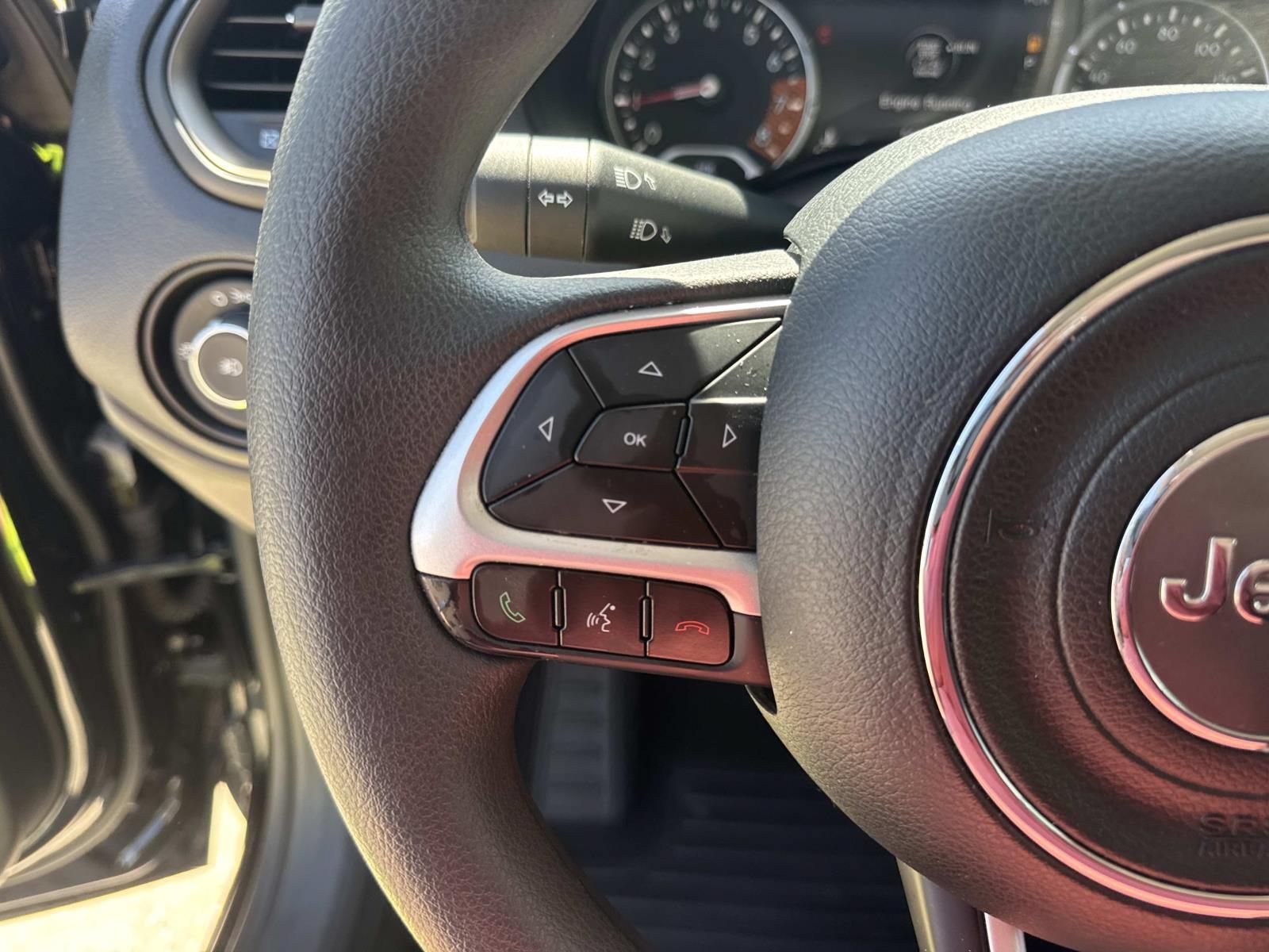 Used 2023 Jeep Renegade Latitude AWD/4WD image 22