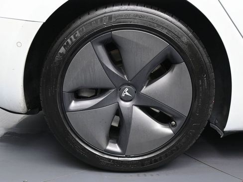 Used 2019 Tesla Model 3 Standard Range Plus image 12