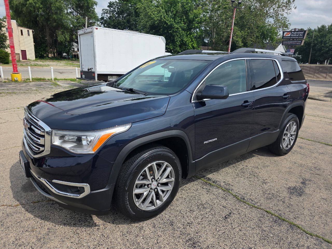 Used 2017 GMC Acadia SLE w/ Driver Alert Package I FWD image 1